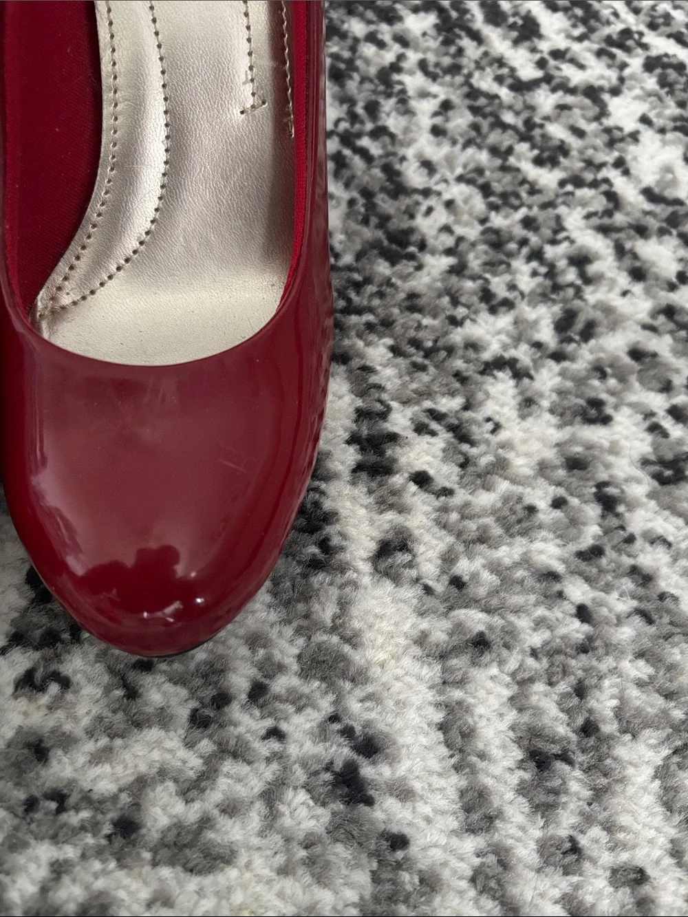 comfort plus by Predictions Burgundy Patent Round-Toe Women's Pumps, Sz 5 - Picture 3 of 3